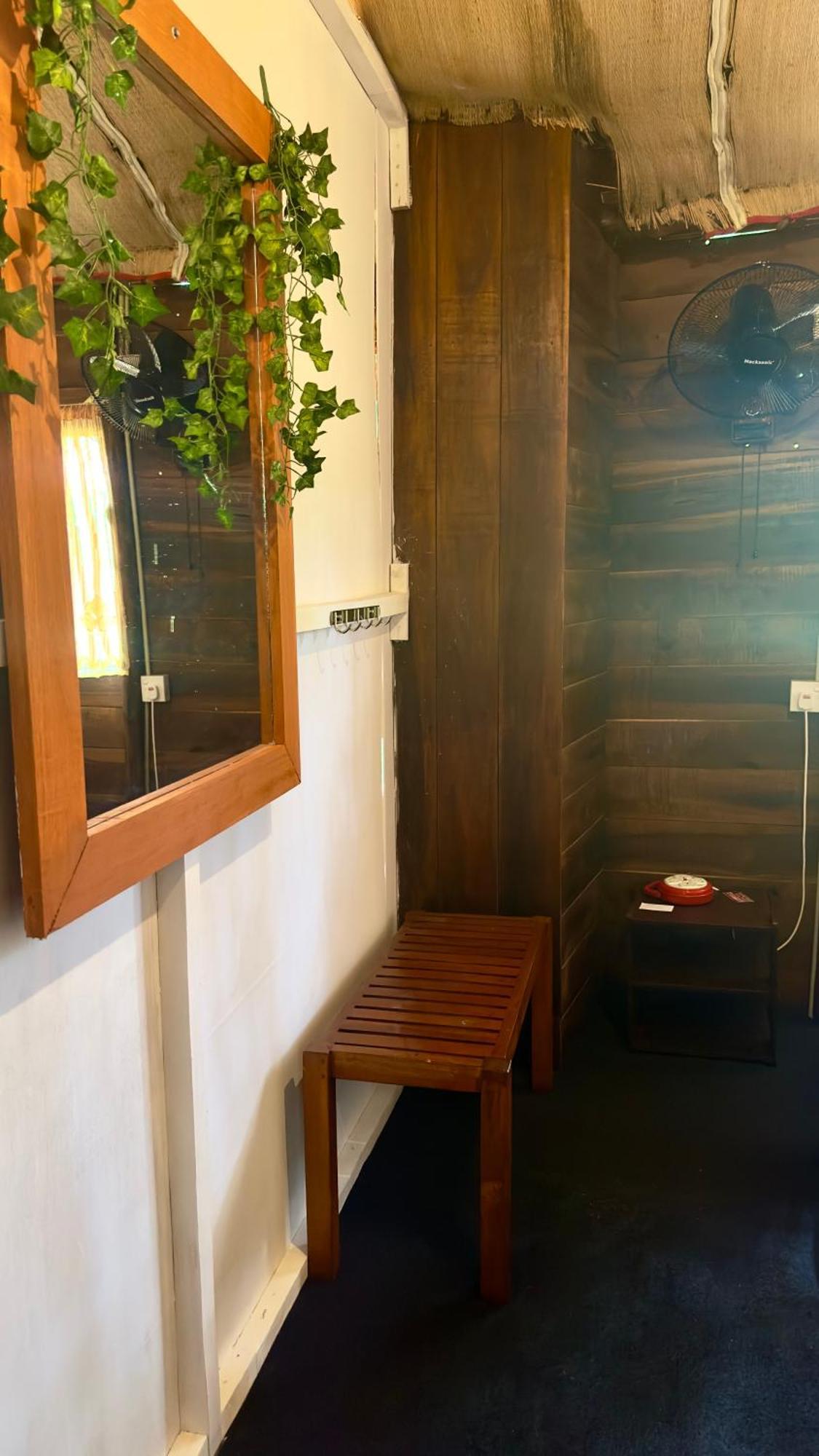 A Lounge Hostel And Cafe เอลลา ภายนอก รูปภาพ